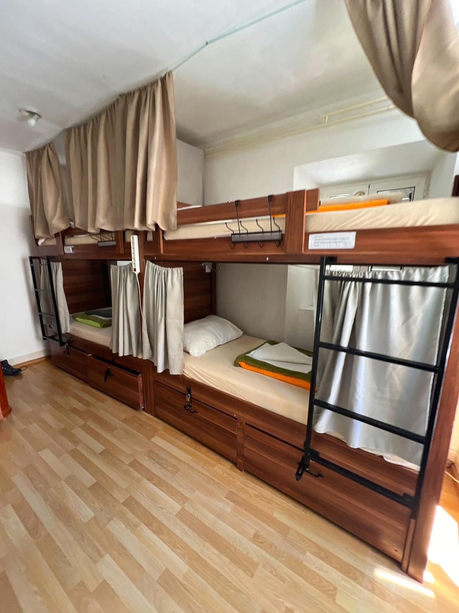 Freedom Hostel บุดวา ภายนอก รูปภาพ
